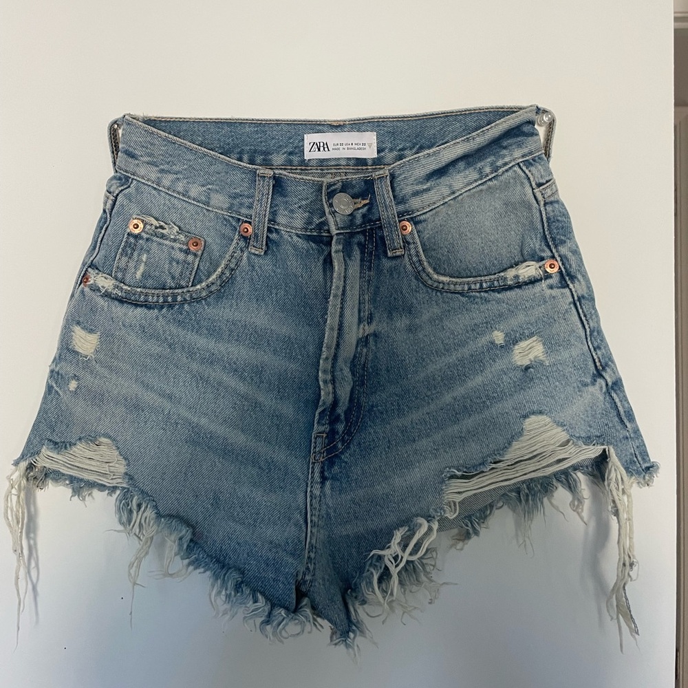 Zara Jean Shorts | Zara high-rise distressed jean size US 0, EUR 32
